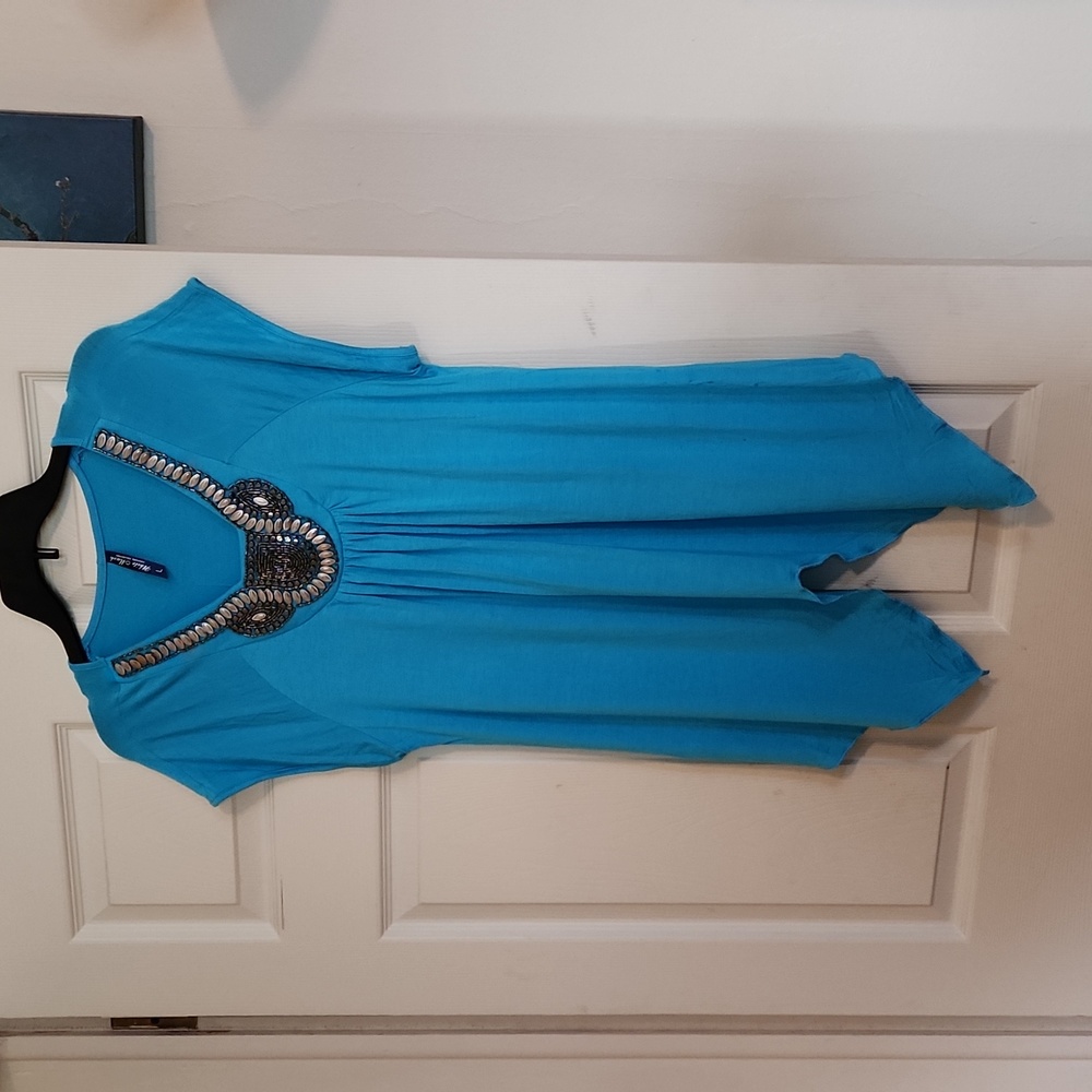 White Mark couture collection size Large short sleeved shirt
